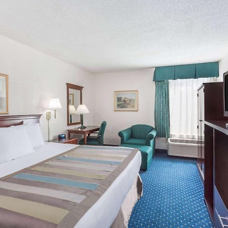 Baymont By Wyndham Greensboro/Coliseum Ngoại thất bức ảnh