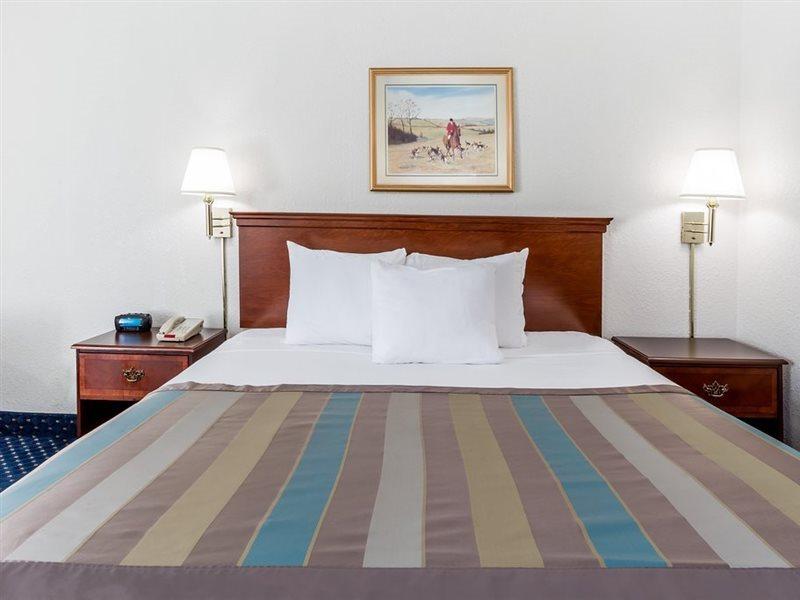 Baymont By Wyndham Greensboro/Coliseum Ngoại thất bức ảnh