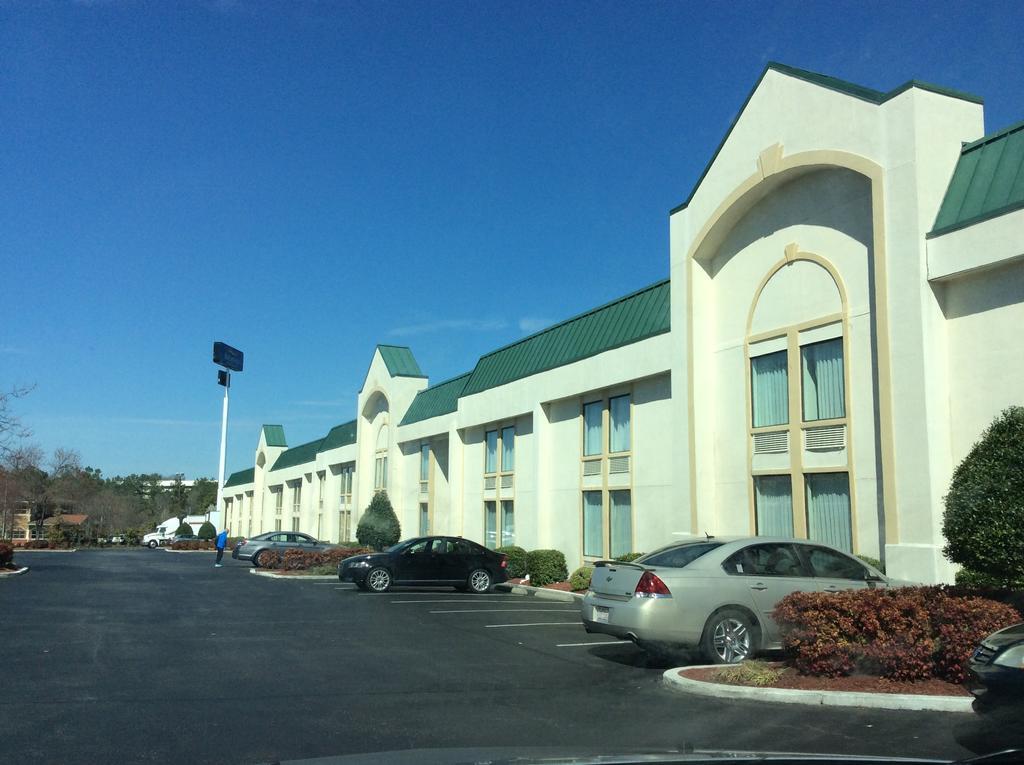 Baymont By Wyndham Greensboro/Coliseum Ngoại thất bức ảnh