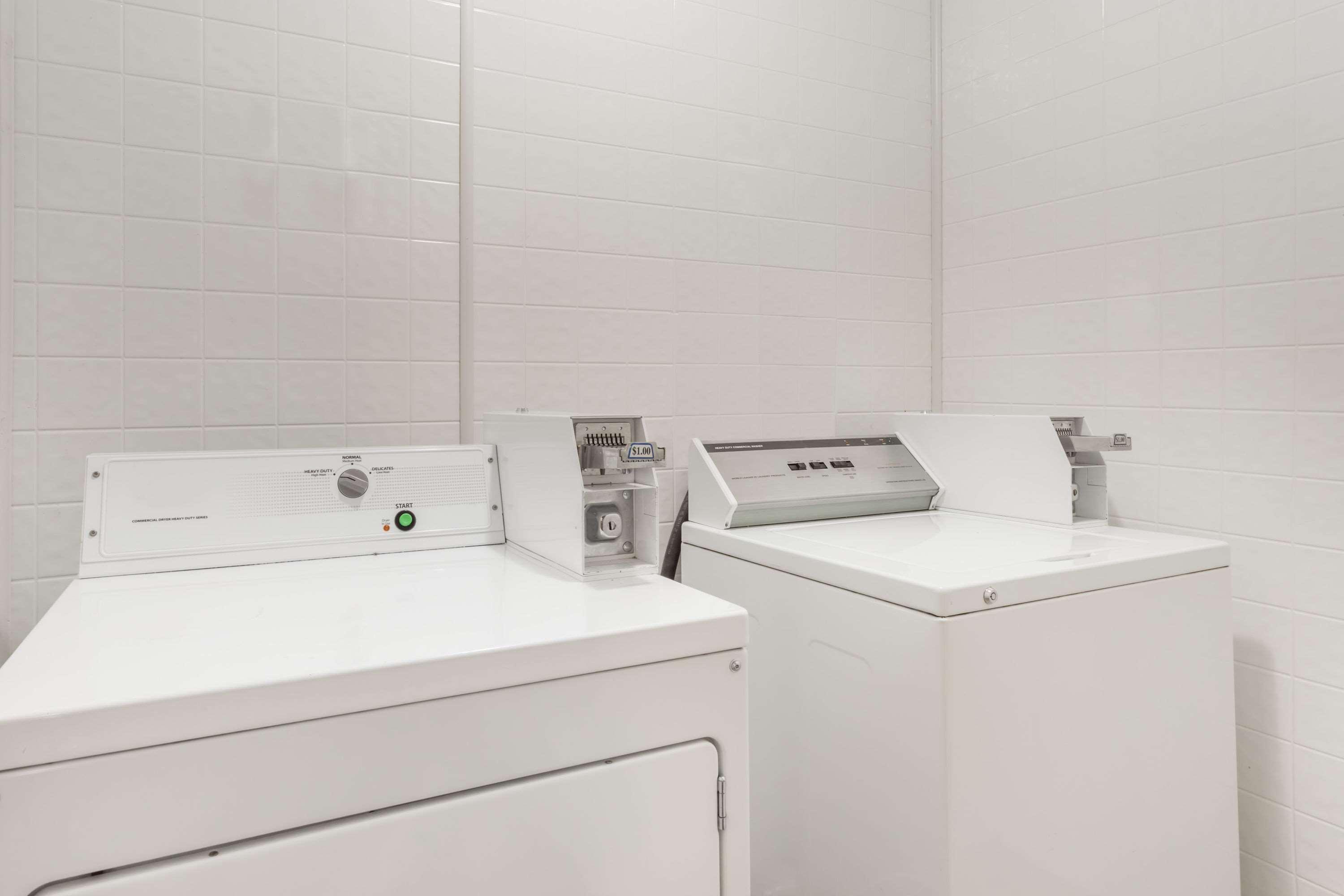 Baymont By Wyndham Greensboro/Coliseum Ngoại thất bức ảnh