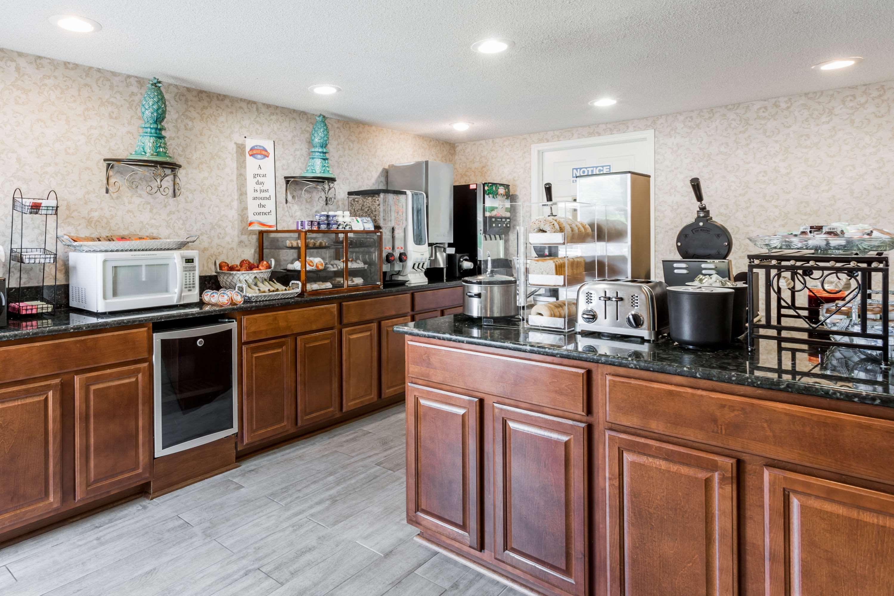 Baymont By Wyndham Greensboro/Coliseum Ngoại thất bức ảnh