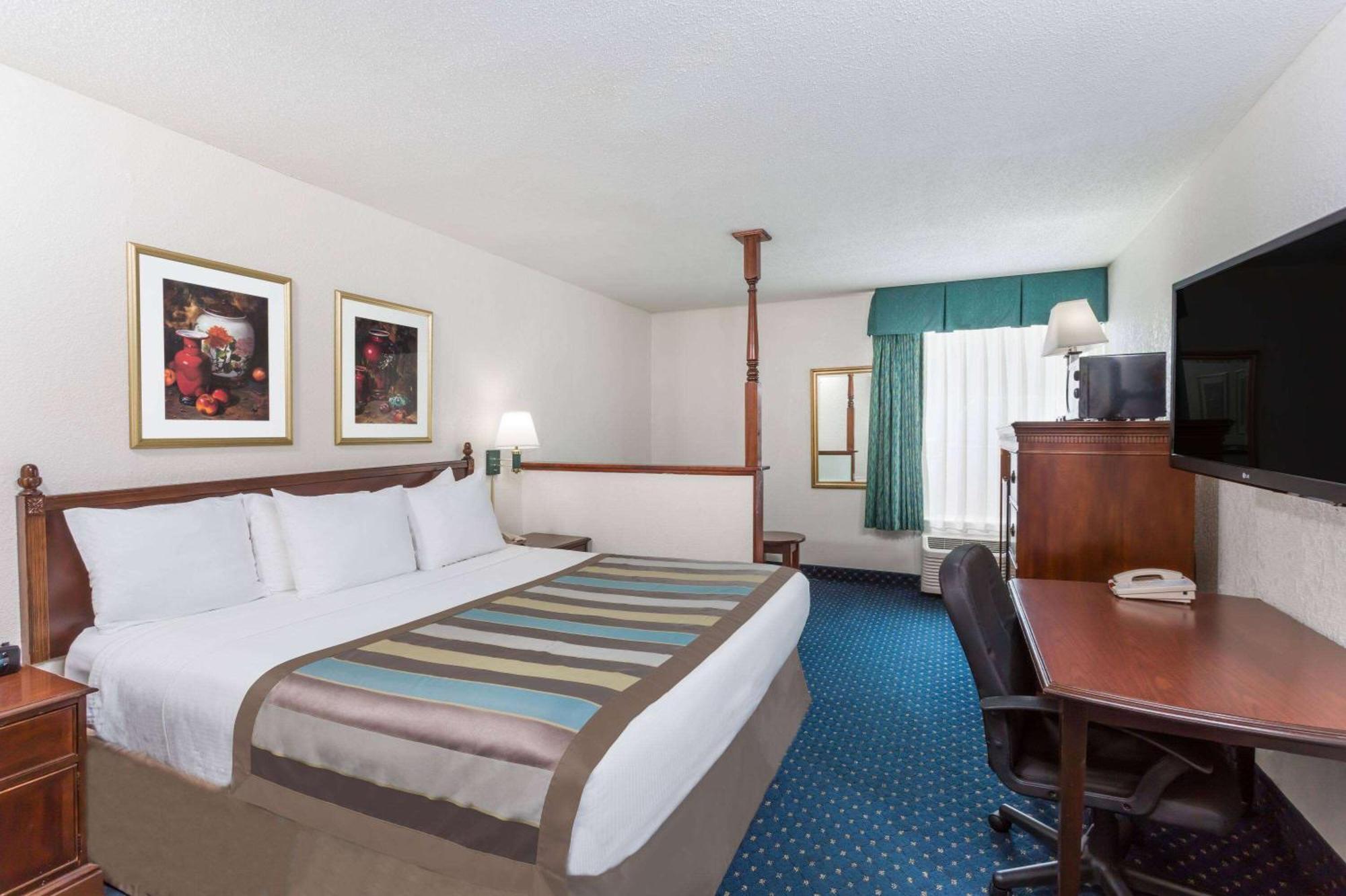 Baymont By Wyndham Greensboro/Coliseum Ngoại thất bức ảnh