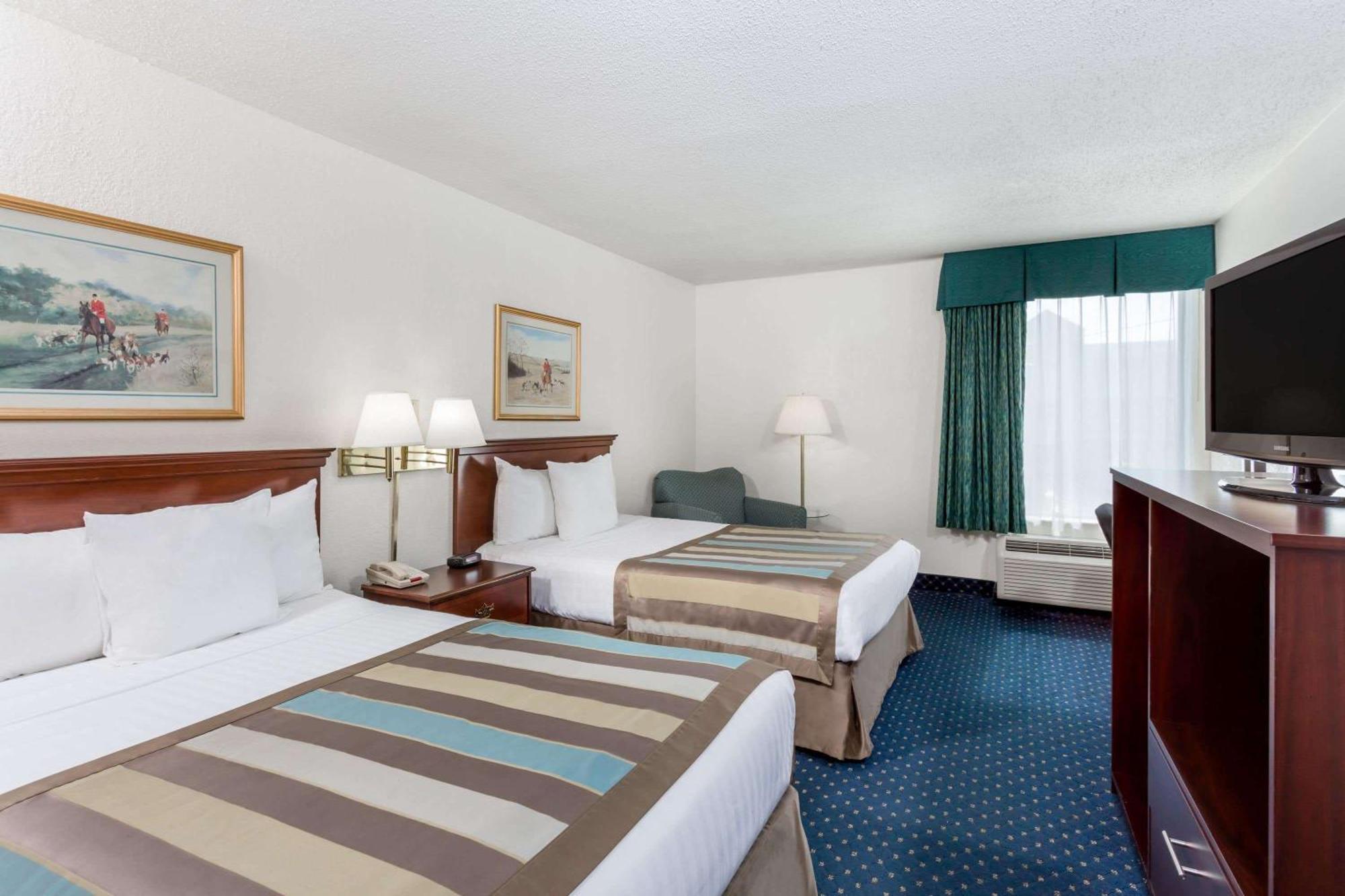 Baymont By Wyndham Greensboro/Coliseum Ngoại thất bức ảnh