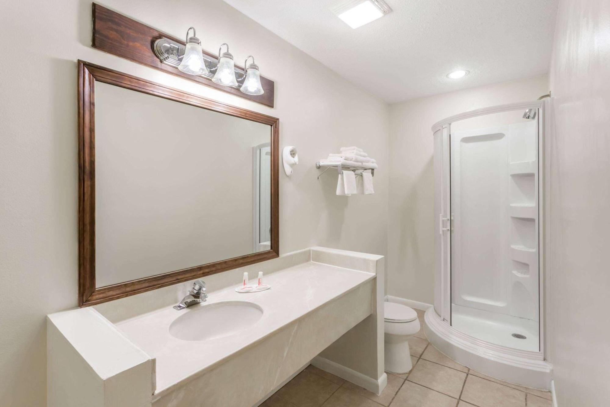 Baymont By Wyndham Greensboro/Coliseum Ngoại thất bức ảnh