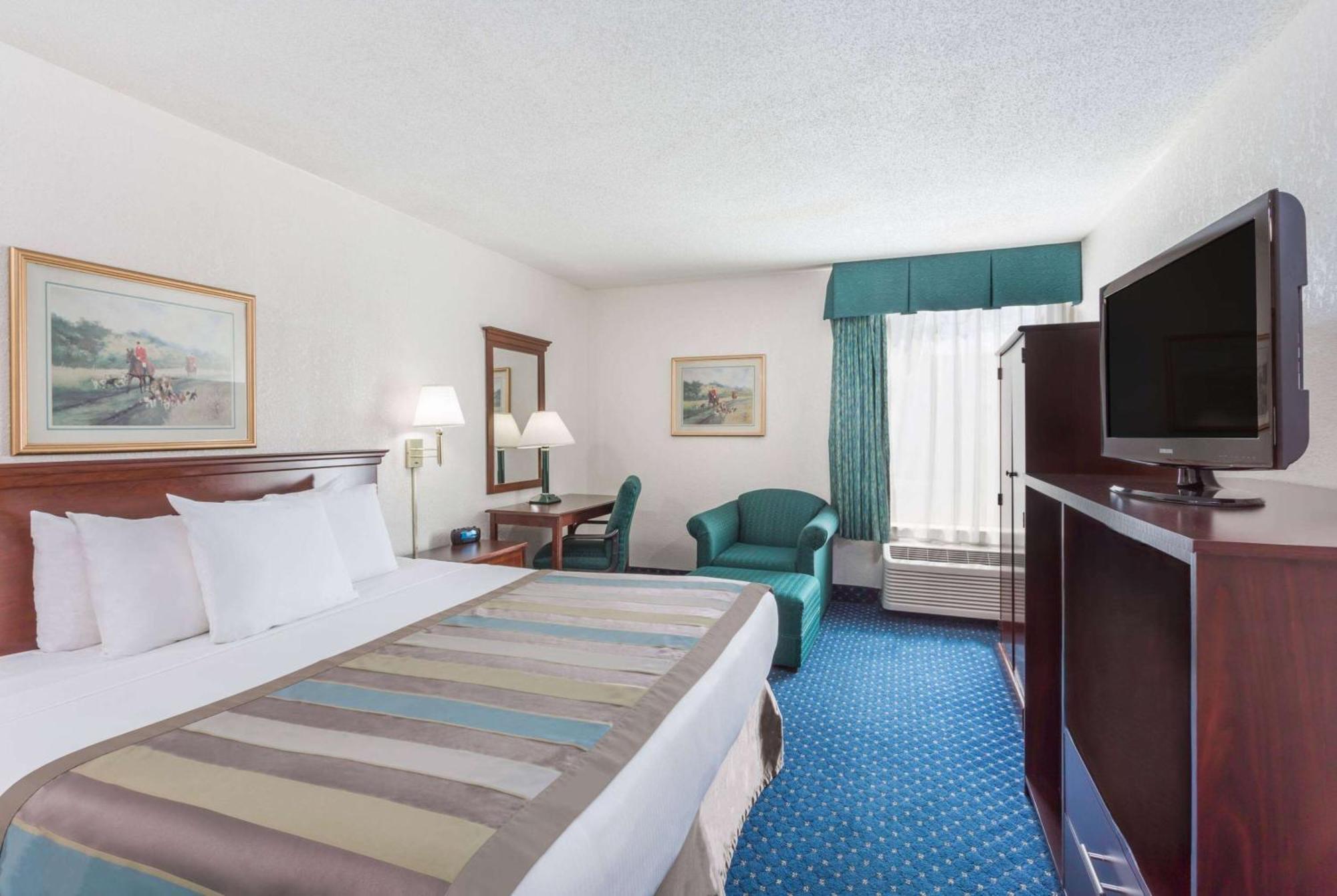 Baymont By Wyndham Greensboro/Coliseum Ngoại thất bức ảnh
