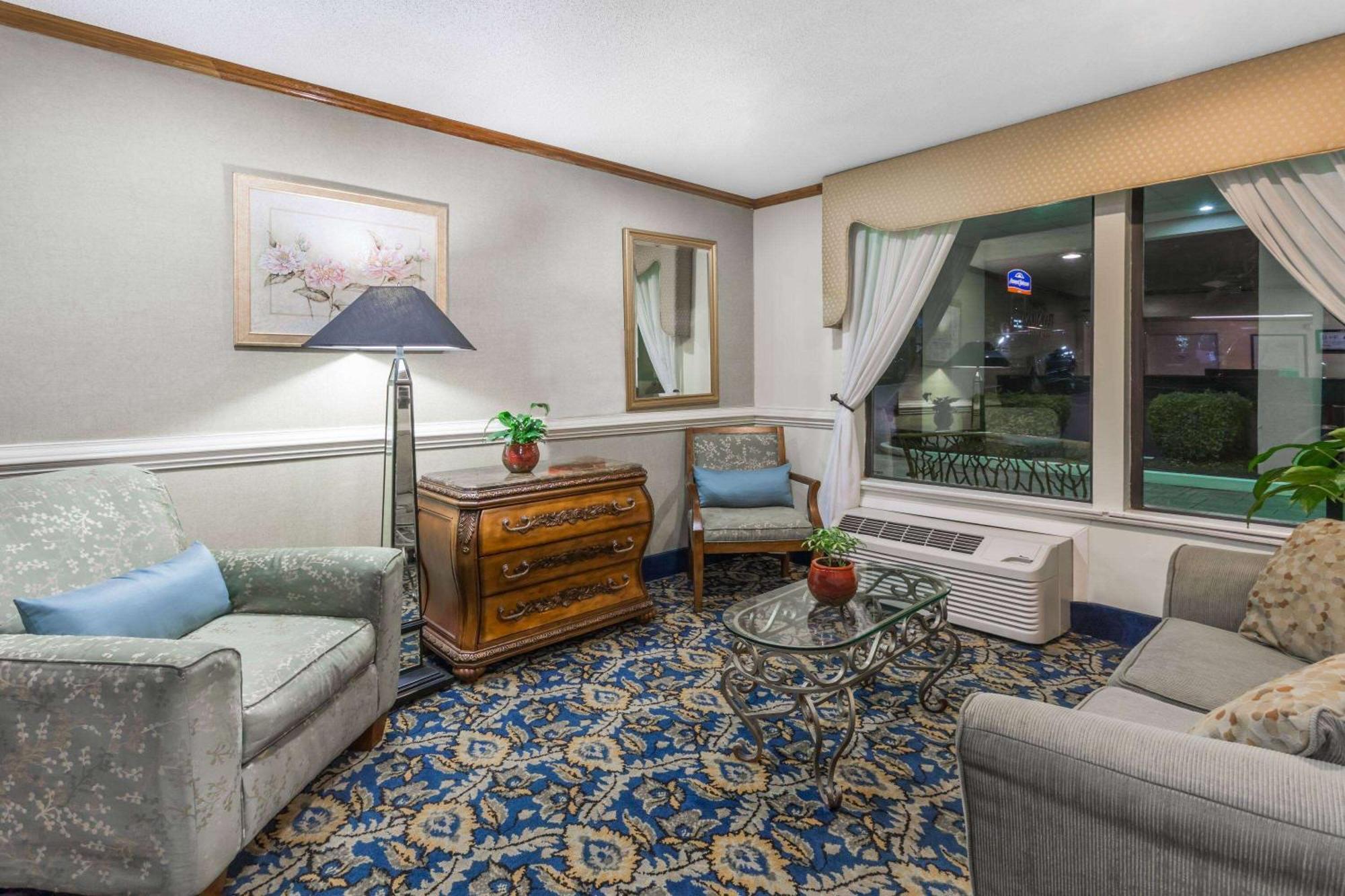 Baymont By Wyndham Greensboro/Coliseum Ngoại thất bức ảnh