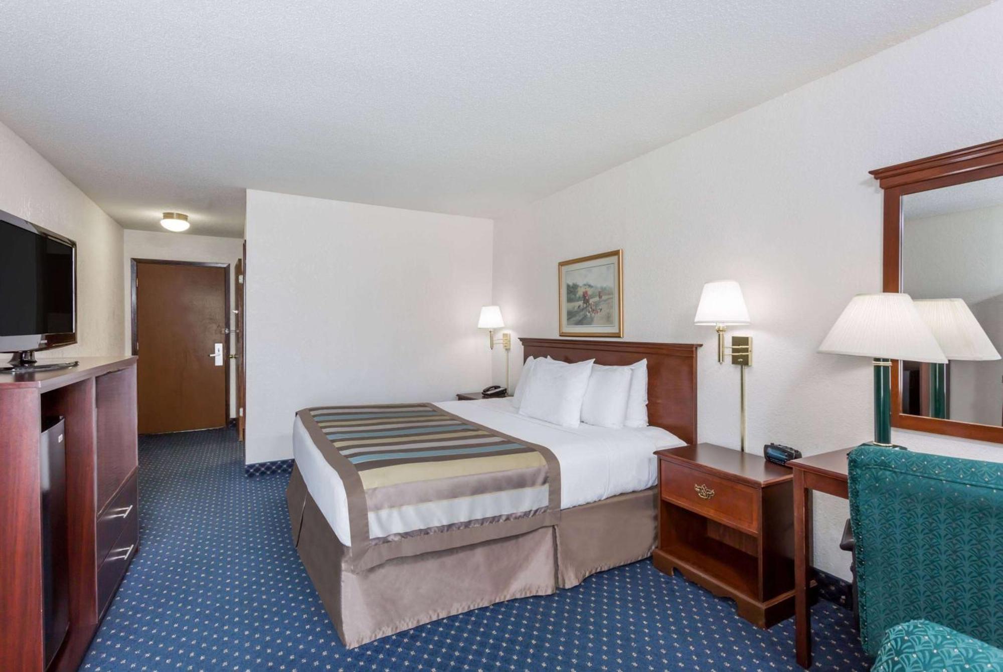 Baymont By Wyndham Greensboro/Coliseum Ngoại thất bức ảnh